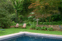 In large gardens, "rooms" divide larger areas into intimate spaces.
