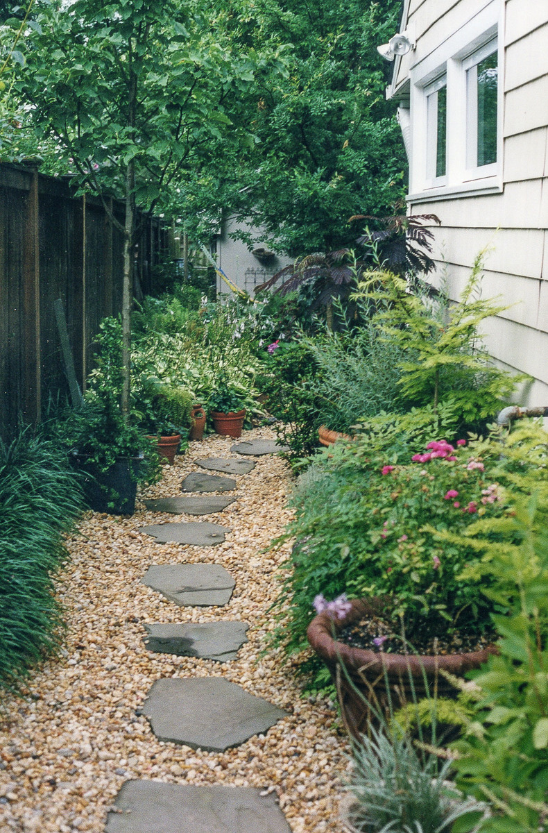 Narrow side gardens needn't be boring! : Garden Details : CITYSCAPES® Landscaping LLC