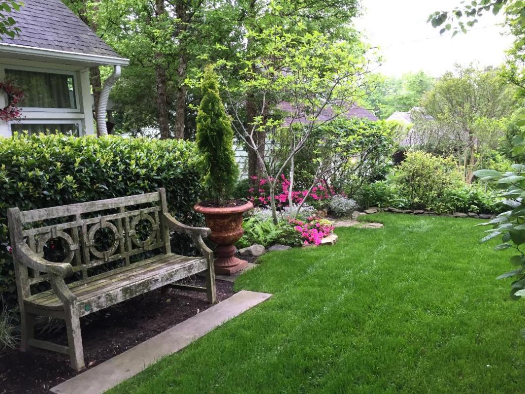 Spring has come to this front  yard garden. : Suburban Gardens : CITYSCAPES® Landscaping LLC