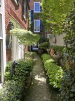 A narrow side garden makes beautiful use of the space in this Georgetown back yard.