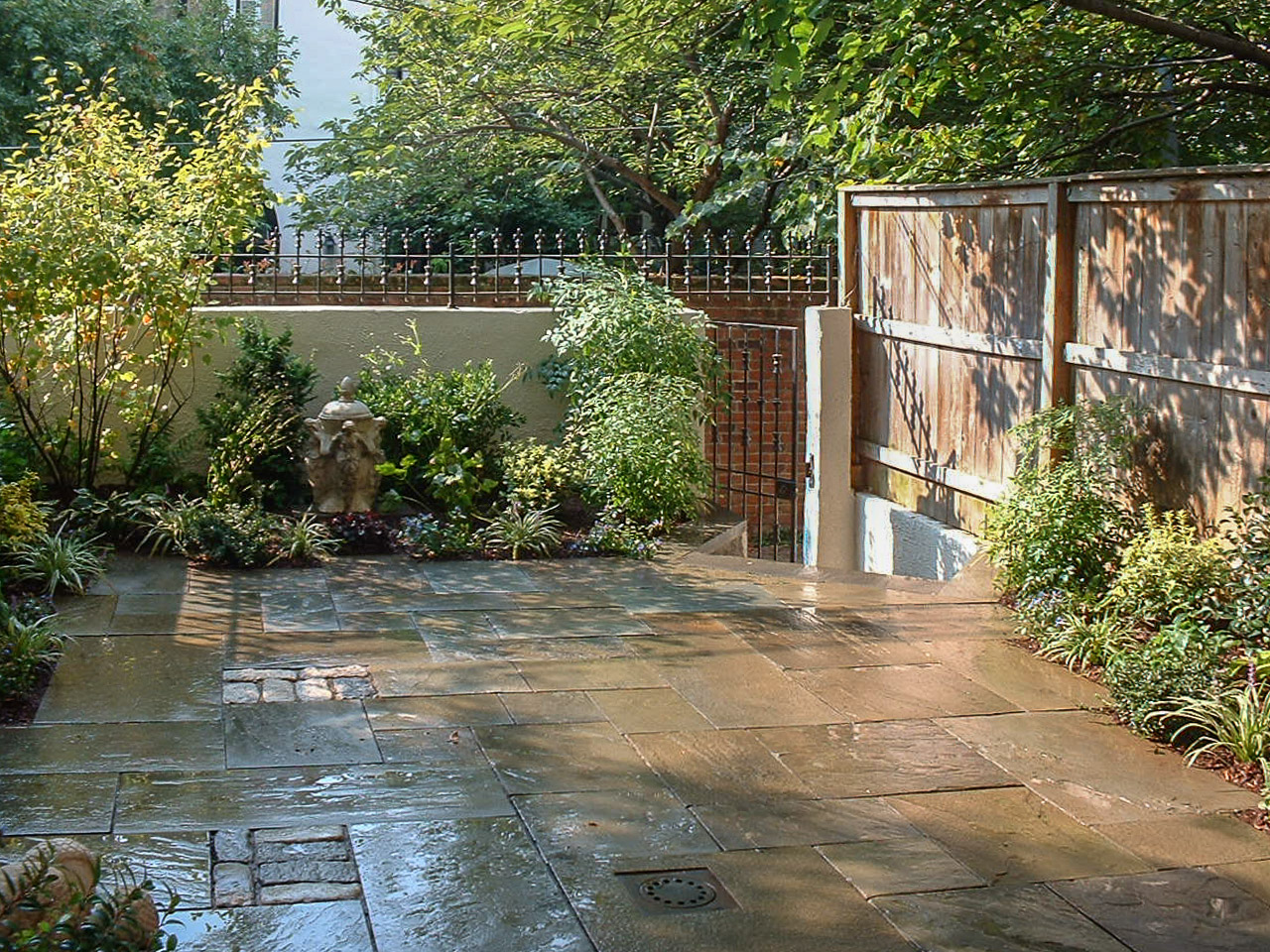 Making the most use of a small back yard in Georgetown. : Georgetown, Capitol Hill, and NW Gardens : CITYSCAPES® Landscaping LLC