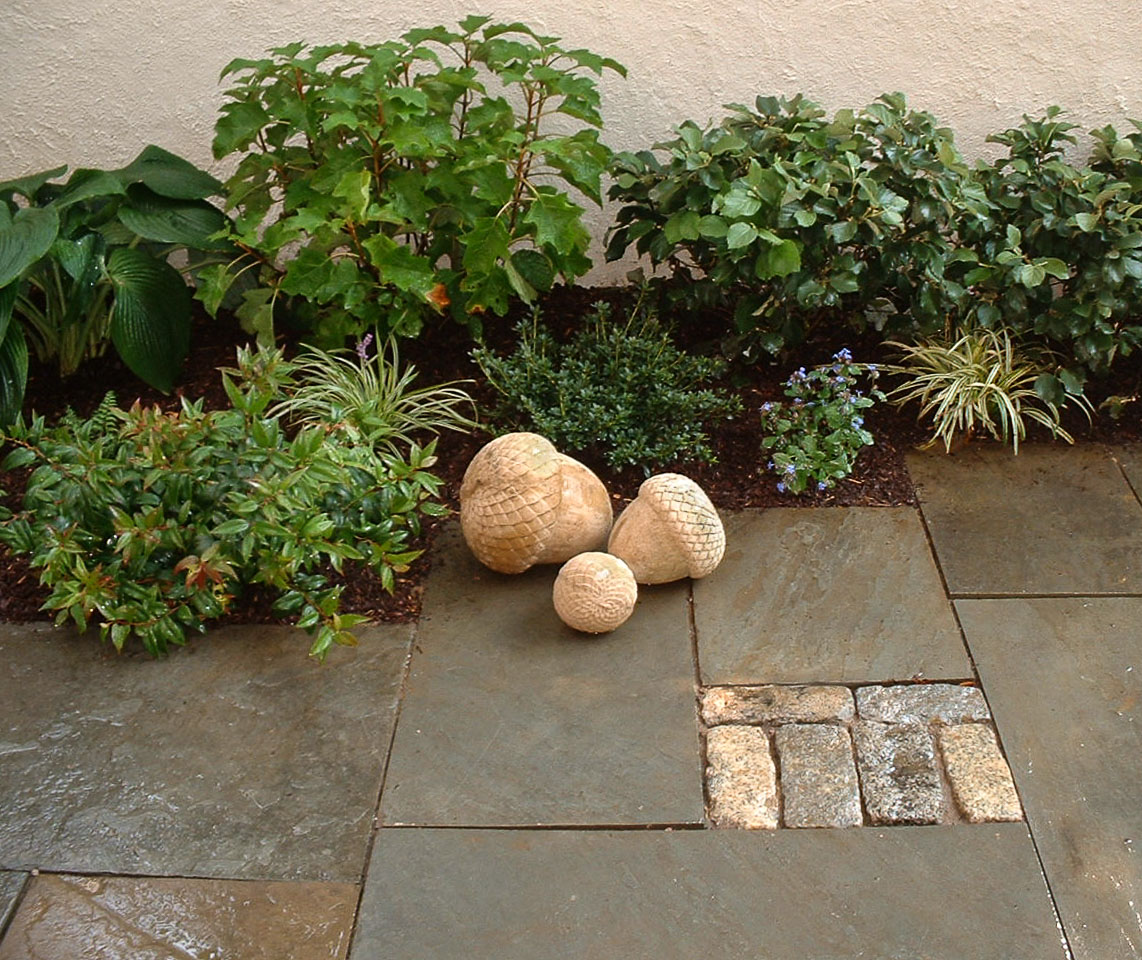 Small hardscape details like this cobble 'square' provide visual interest. : Georgetown and Capitol Hill Gardens : CITYSCAPES® Landscaping Inc.