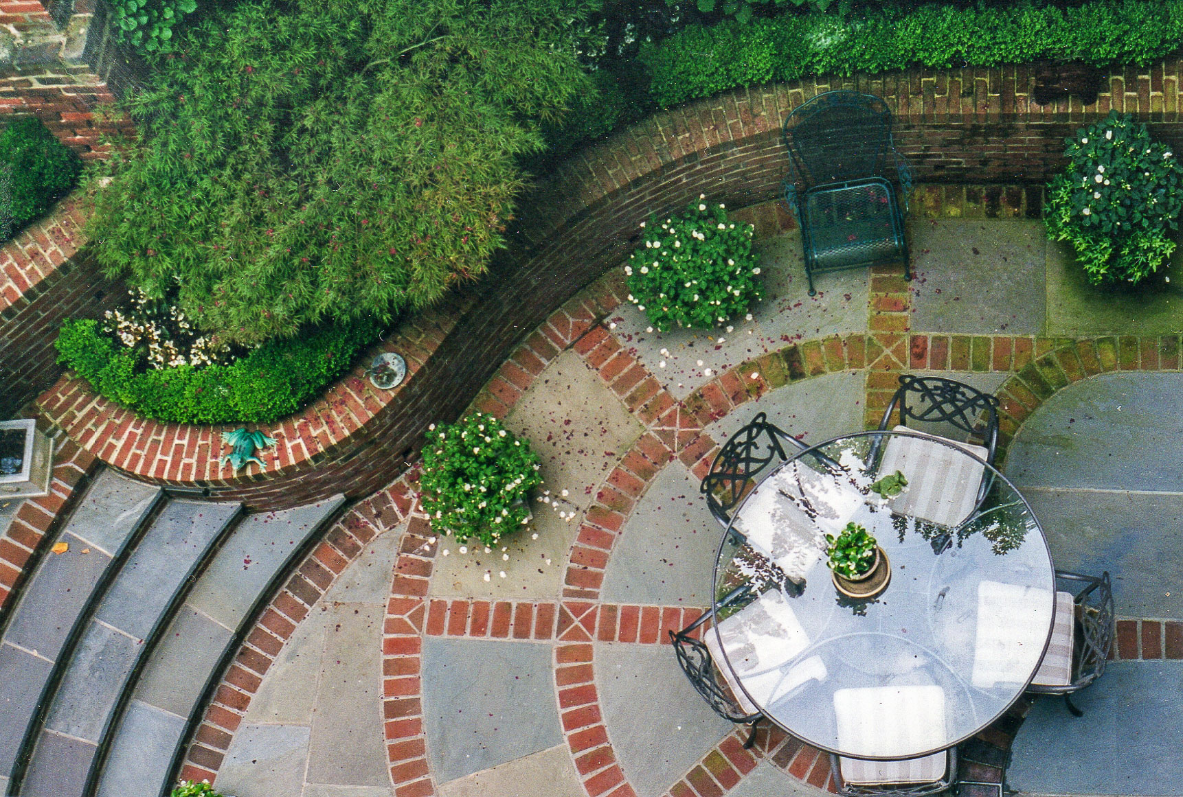 A lower level dining area softened by lush plantings. : Georgetown, Capitol Hill, and NW Gardens : CITYSCAPES® Landscaping LLC