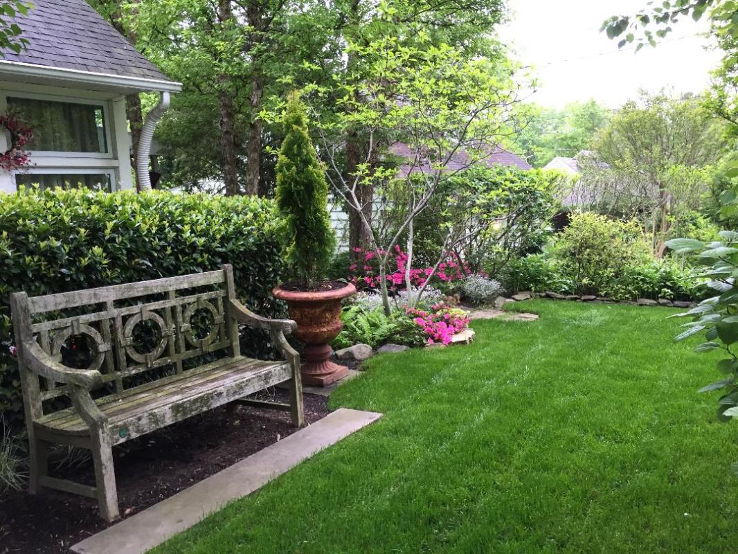 Spring has come to this front suburban garden. : Suburban Gardens : CITYSCAPES® Landscaping Inc.