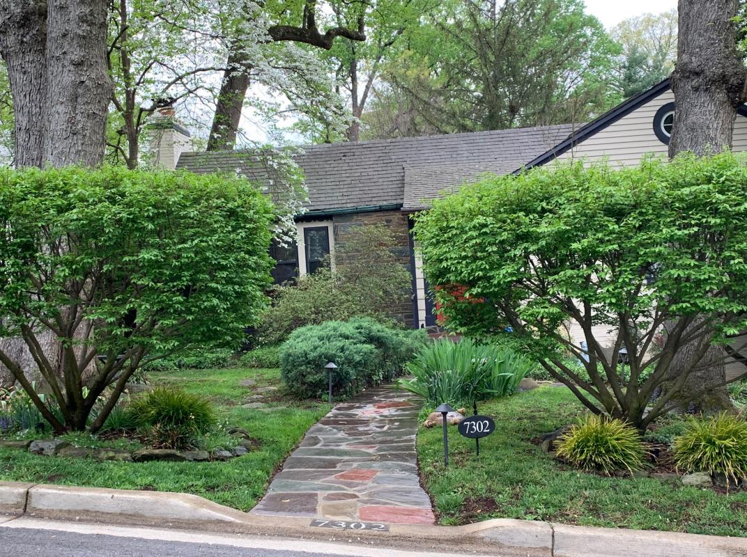 Front entrance view. : Suburban Gardens : CITYSCAPES® Landscaping LLC